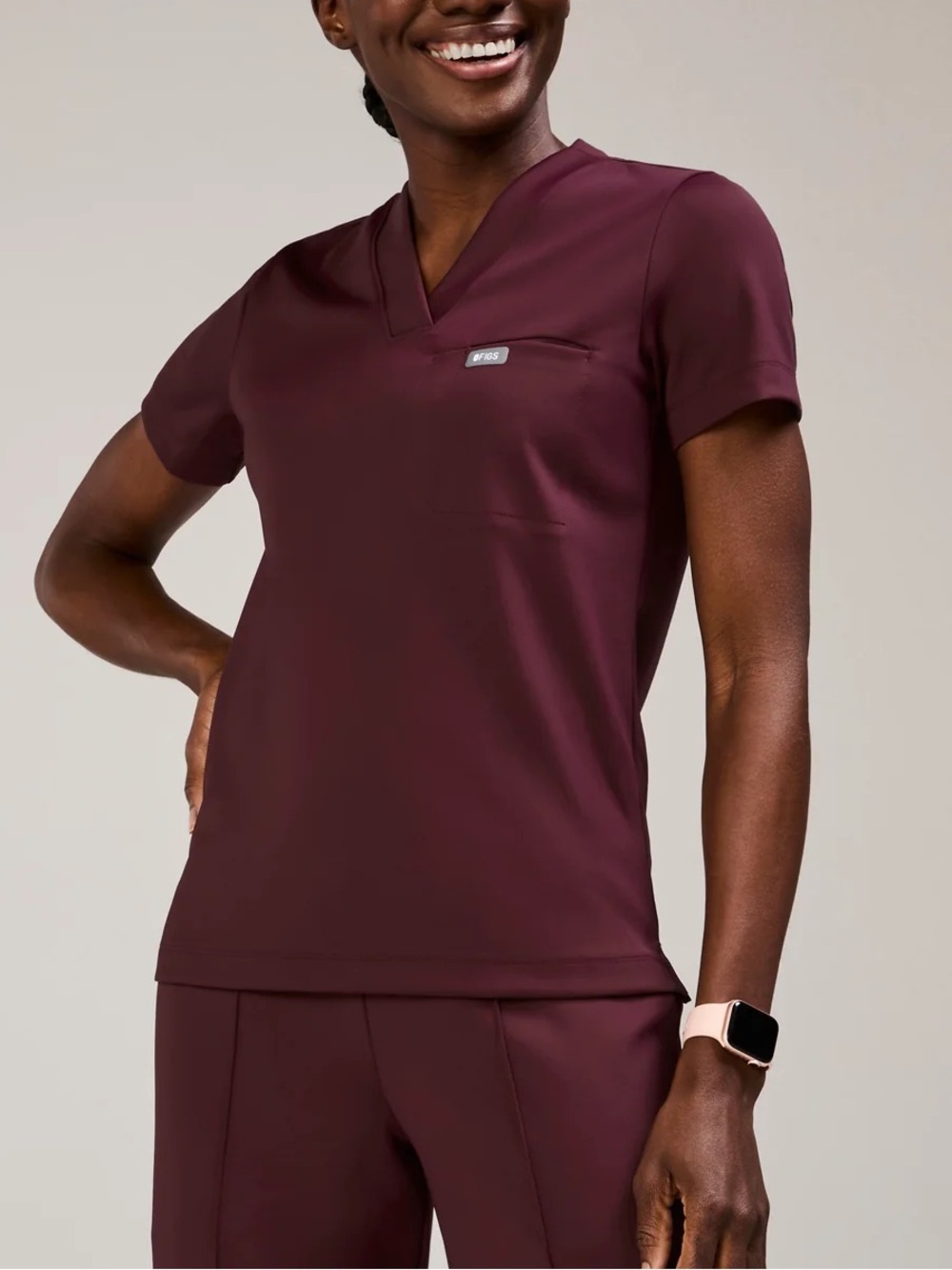 FIGS FORMx Women’s Size Small Sona V-Neck Scrub Top in Burgundy NWOT